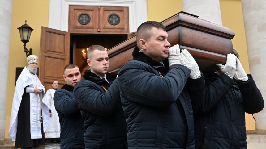Композитора Эдуарда Артемьева похоронили на Ваганьковском кладбище