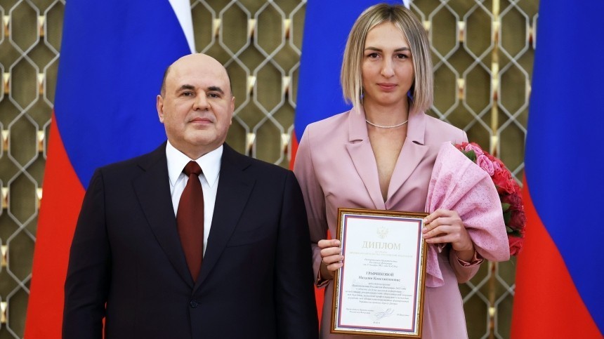 Корреспондент Известий Натали Графчикова получила награду правительства РФ