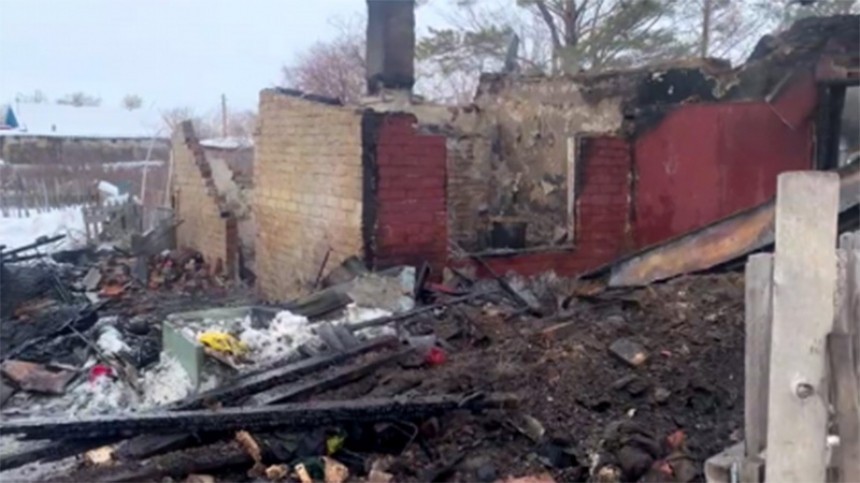 Трое детей и мать погибли в пожаре в жилом доме Омска