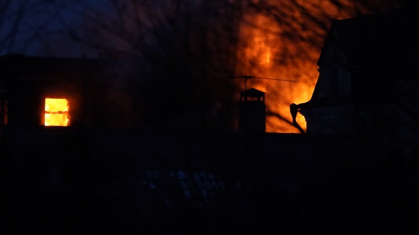 При пожаре в жилом доме в Москве спасли трех человек