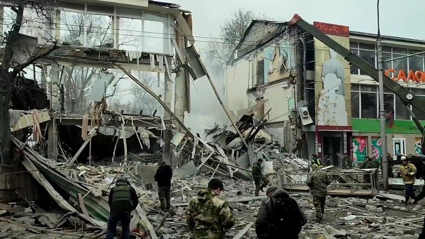 ВСУ атаковали аптеку и торговый центр в Донецке
