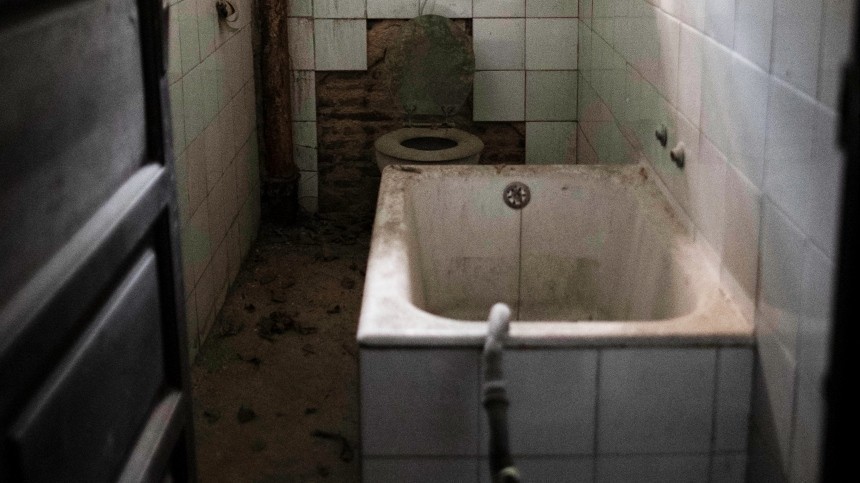Изуродованное тело мужчины с ожогами и волдырями нашли в ванной в Подмосковье