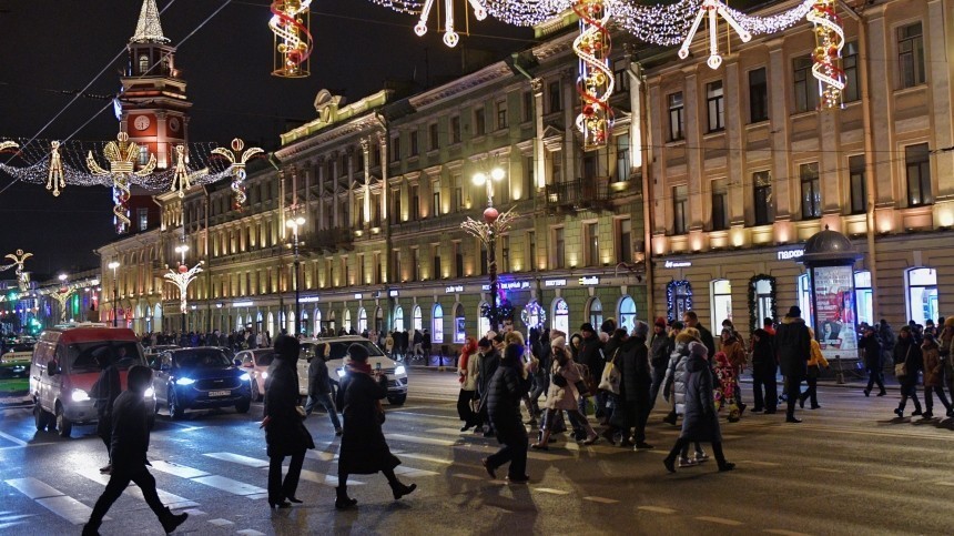 Водитель «протаранил» людей на пешеходном переходе в центре Петербурга