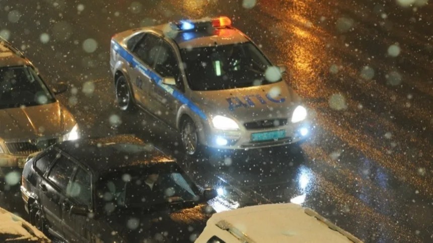 Невменяемый юноша на Porsche протаранил 7 машин и снес остановку в Петербурге