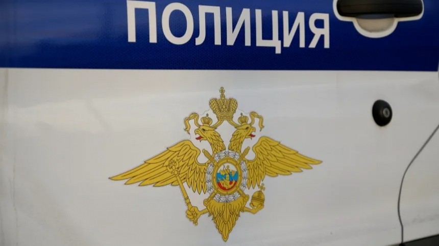 Она там скрюченная лежит: кадры из квартиры в Петербурге, где нашли тело девушки с ожогами