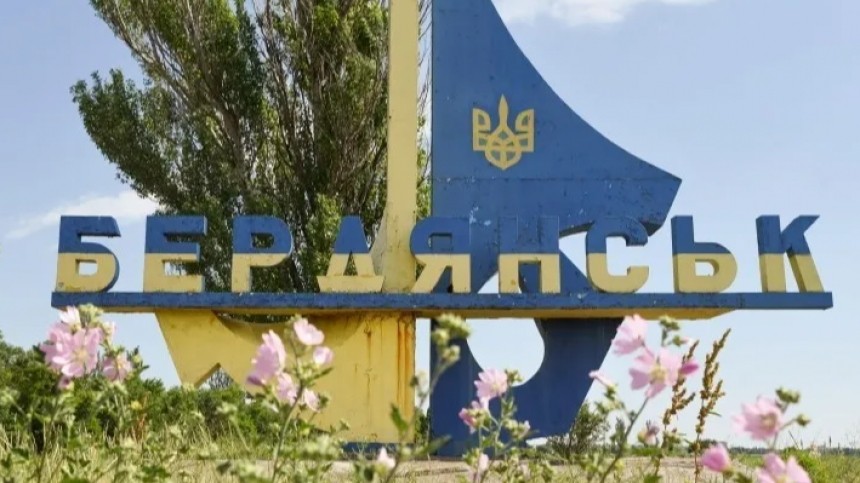 Рогов заявил о взрыве автомобиля возле школы в Бердянске