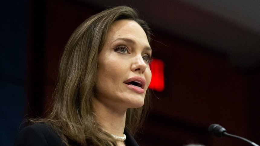 Финансовые трудности Почему Анджелина Джоли закрыла свой фонд поддержки женщин