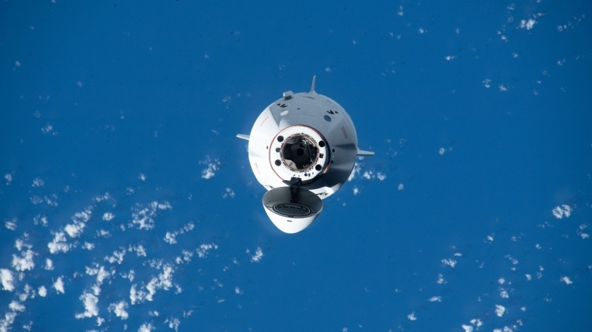 Российских космонавтов могут отправить с МКС на Землю на Crew Dragon