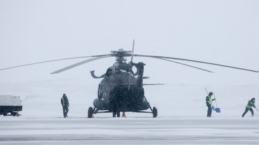 В аэропорту Внуково совершил жесткую посадку вертолет Ми-8