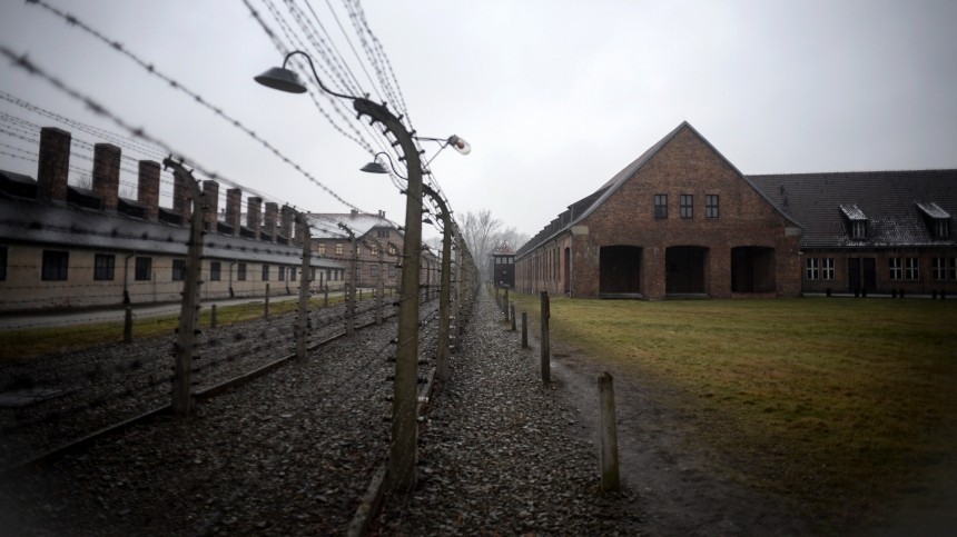Тогда газовые камеры, сейчас  дом профсоюзов: Захарова призвала помнить о Холокосте