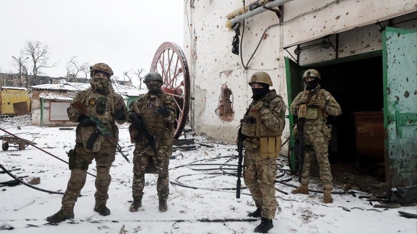 Российские войска взяли Артемовск в оперативное окружение