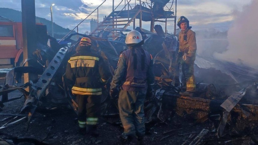 Семь человек погибли во время пожара в бытовках в Севастополе
