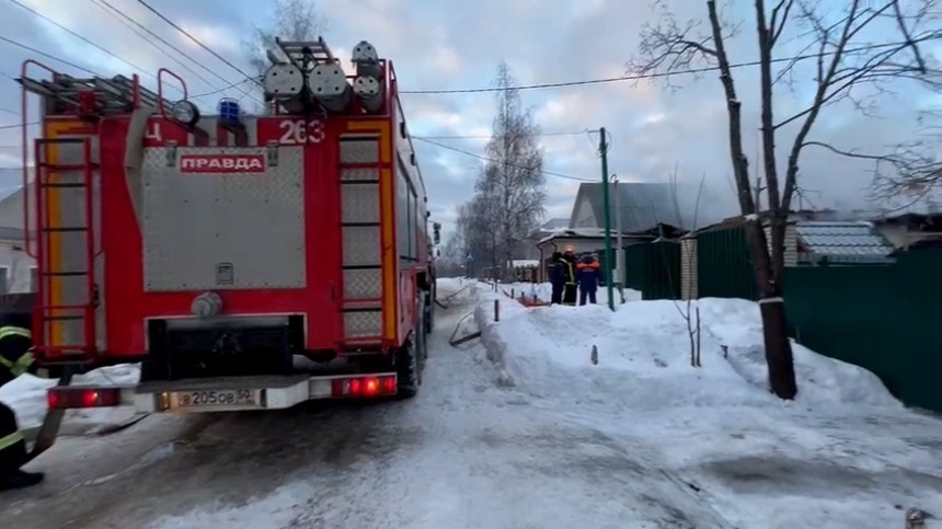 Пожарного насмерть завалило во время тушения возгорания в Подмосковье