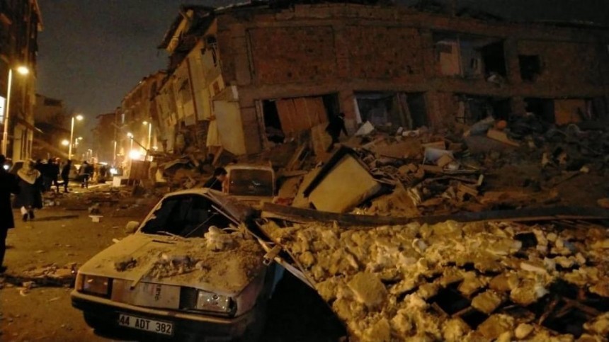 Число погибших в землетрясении в Турции увеличилось