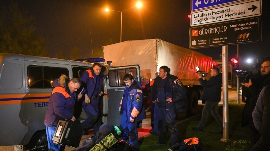Уникальный лагерь: как спасатели из России работают в Турции и дарят людям надежду