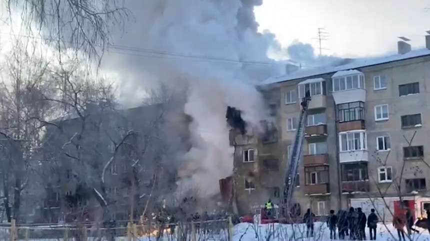 Очевидица рассказала о взрыве газа в пятиэтажке Новосибирска: «Огня очень много»