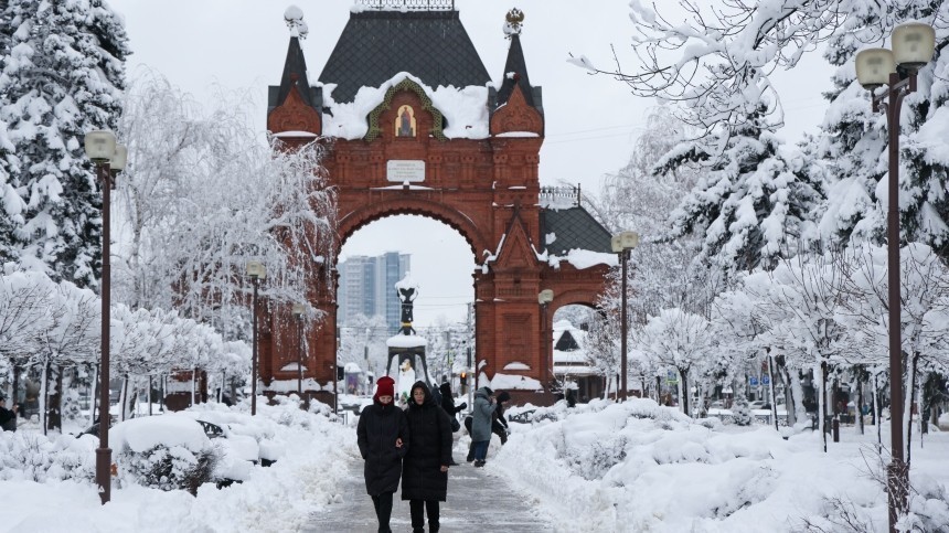 В Краснодарский край пришли аномальные снегопады