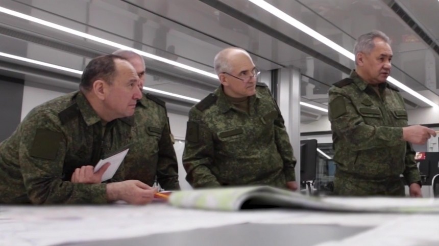 Масштабную смену командующих военными округами провели в России