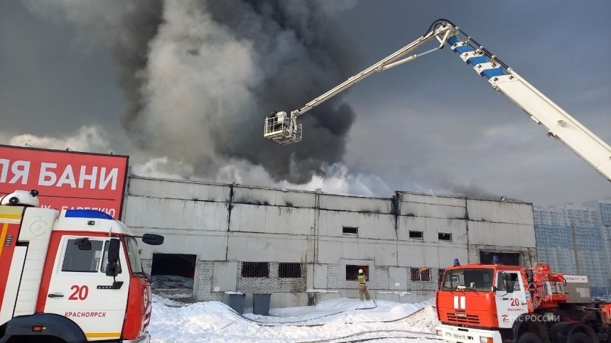 Пожар на складе в Красноярске сняли на видео с высоты птичьего полета