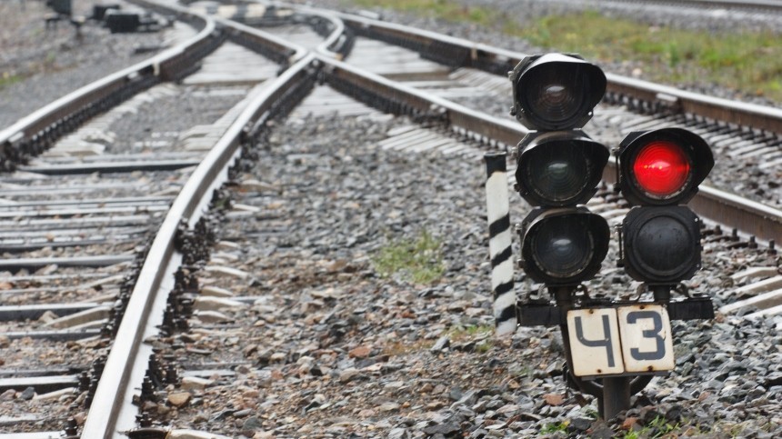 В Крыму приостановлено движение поездов из-за повреждения ж/д полотна