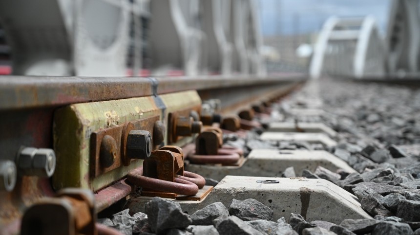 Поврежденное в Крыму железнодорожное полотно восстановлено