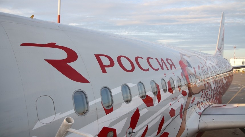 Пассажирский самолет совершил аварийную посадку в Красноярске
