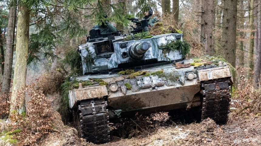 Премьер Польши заявил о поставке первой партии танков Leopard 2А4 Украине