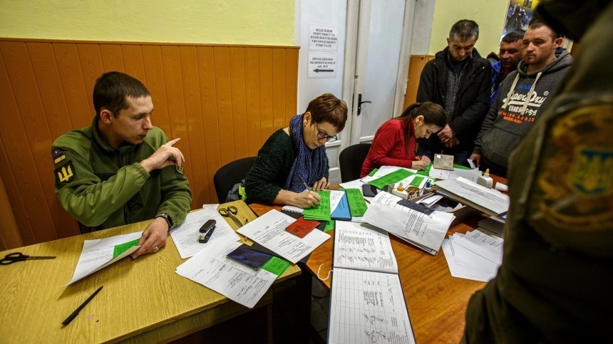 На Украине начали мобилизовать в ВСУ мертвые души