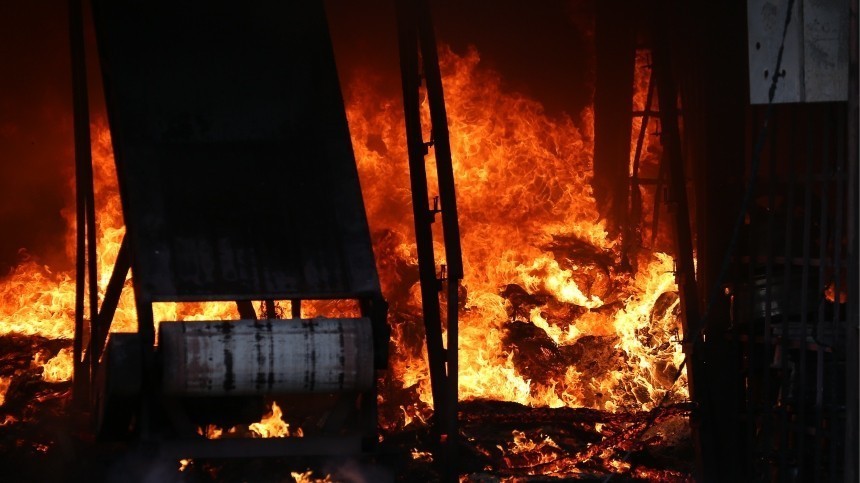 Пепел разнесло по всей округе: в Краснодаре сгорел ресторан на набережной