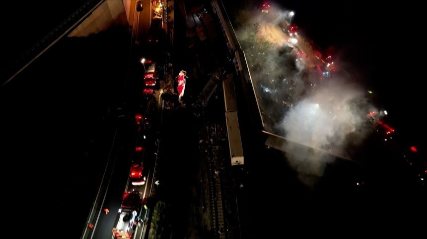 Свыше 25 человек погибли при столкновении поездов в Греции