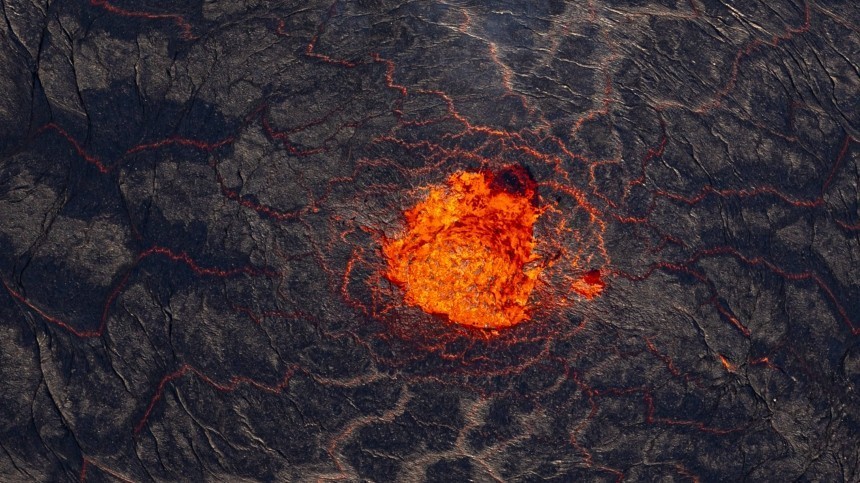 Все засыпало: вулкан Эбеко выбросил пепел на высоту 2,5 километра