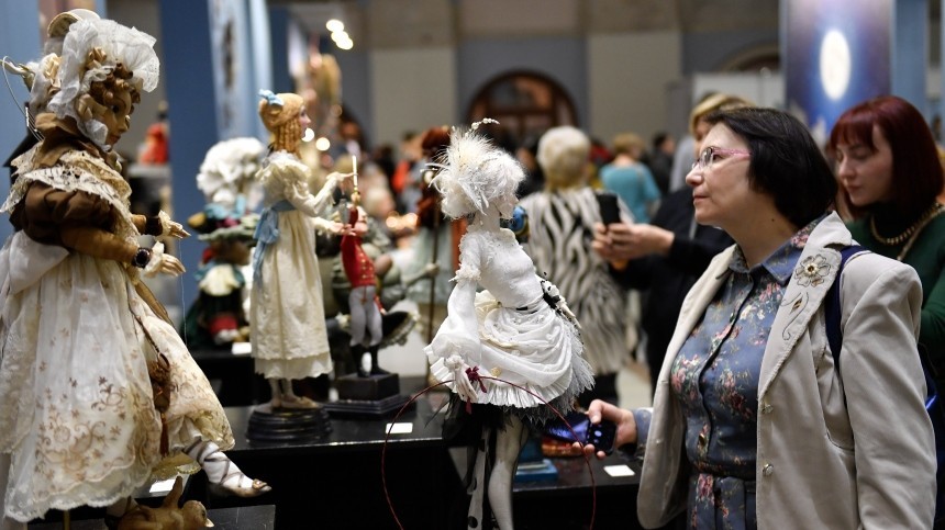 Крупнейшая выставка „Весенний бал кукол“ открылась в Москве