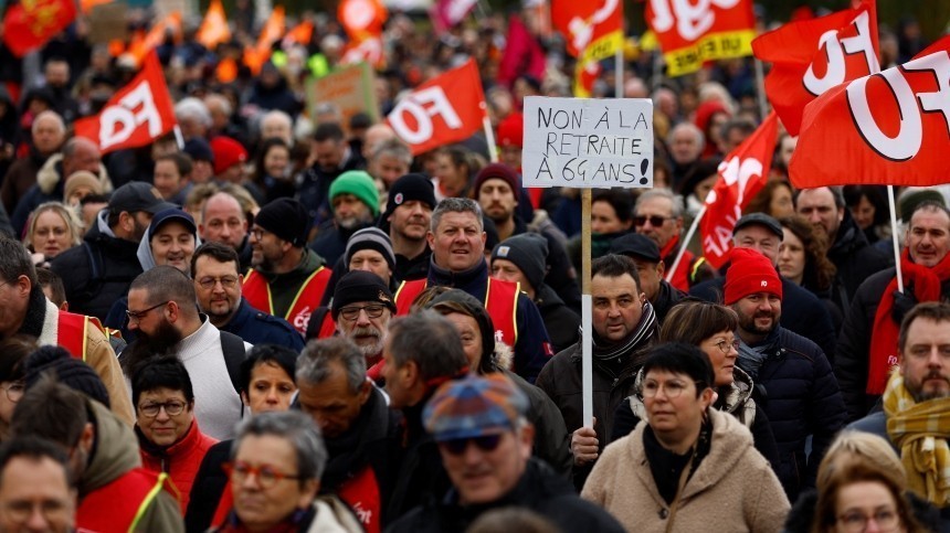 Францию захлестнула волна забастовок из-за пенсионной реформы