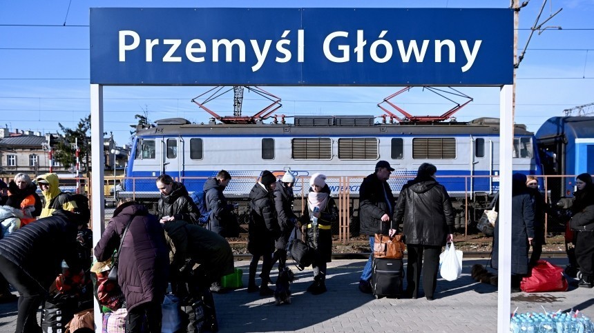 Польша захотела вернуть выплаченные украинским беженцам деньги