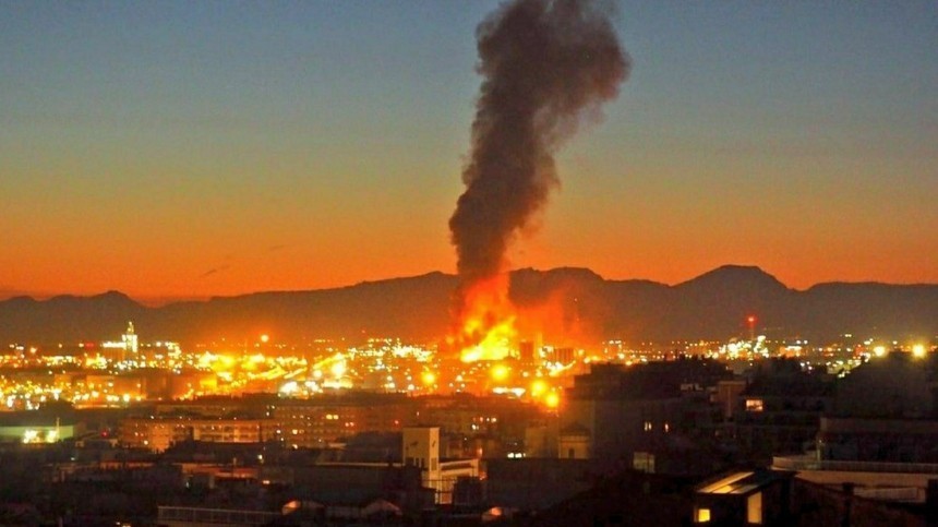 Несколько человек пострадали после взрыва на заводе в Японии