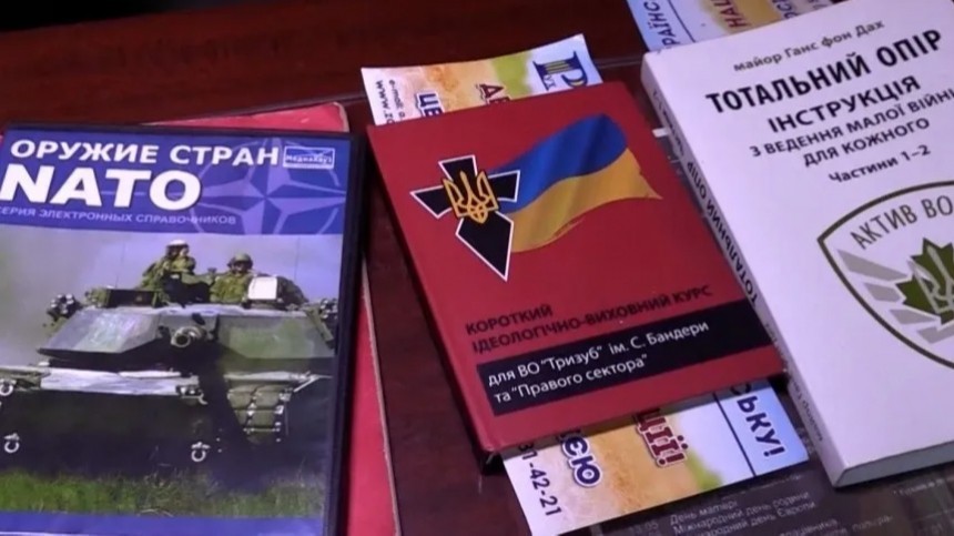 Библиотекари получали жесткие выговоры: как Киев боролся с русской литературой в ЛНР