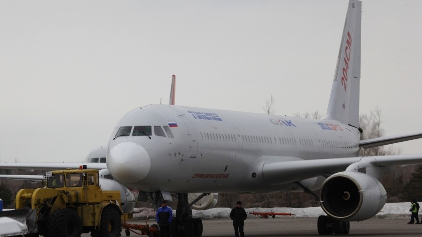 Самолет Ту-204 совершил аварийную посадку в Новосибирске