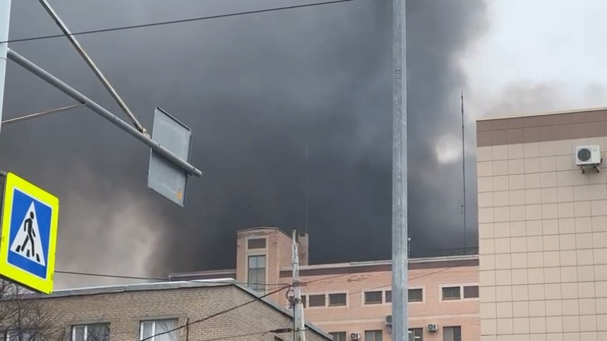 Человек пострадал при пожаре на территории склада погранслужбы ФСБ в Ростове-на-Дону
