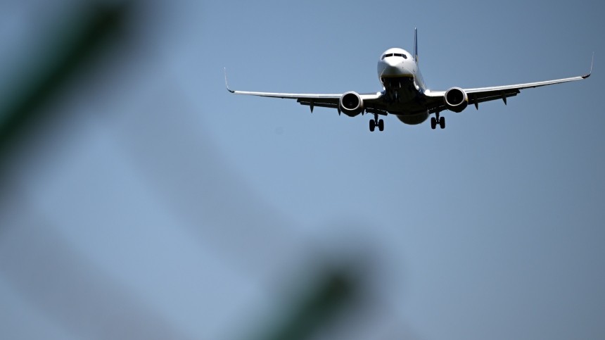 Boeing со 145 пассажирами совершил аварийную посадку в Новосибирске
