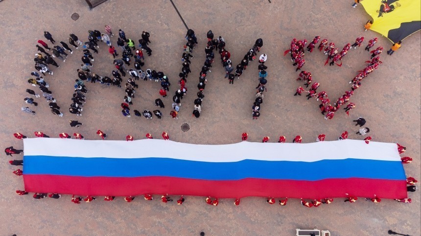 Вновь и навсегда: Путин поздравил крымчан с годовщиной воссоединения с РФ