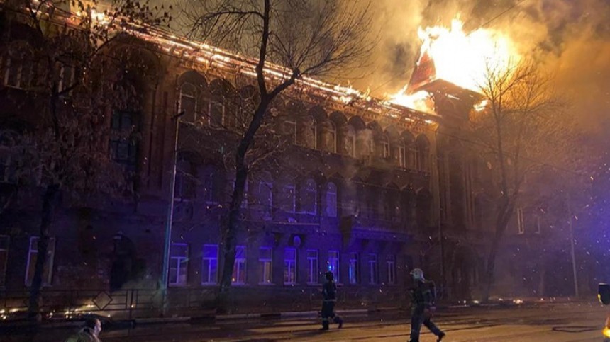 В Самаре горит доходный дом Челышева