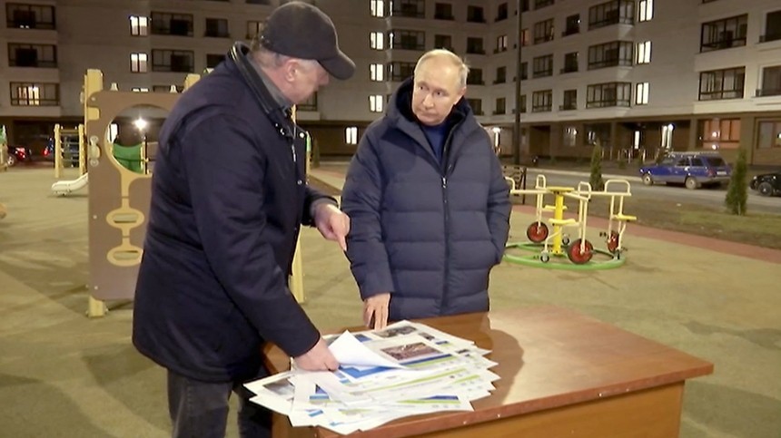 Никто не поседел: Песков высказался о поездке Путина в Мариуполь