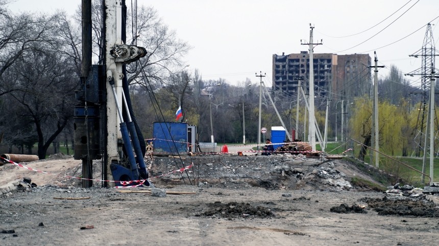 Два этажа дома в Донецке превратились в груду обломков после обстрела ВСУ