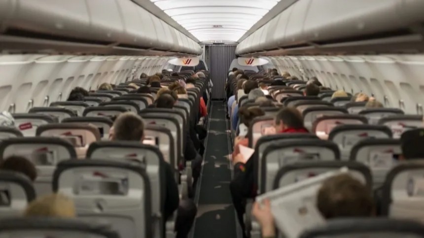 Матерился и угрожал: пассажир рейса Москва  Магадан устроил дебош на борту