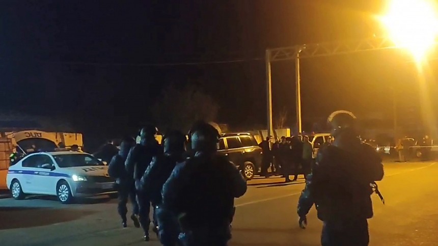 Опубликованы новые кадры ночной операции по задержанию террористов в Ингушетии