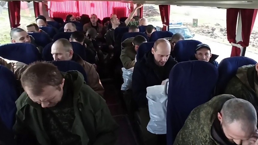 Теперь в безопасности: самолет с освобожденными из украинского плена бойцами прибыл в Москву