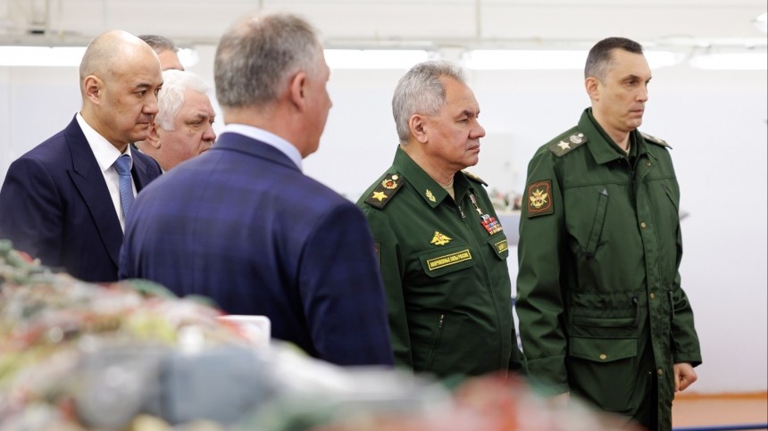 Шойгу проинспектировал вооруженную Ярсами ракетную дивизию в Калужской области