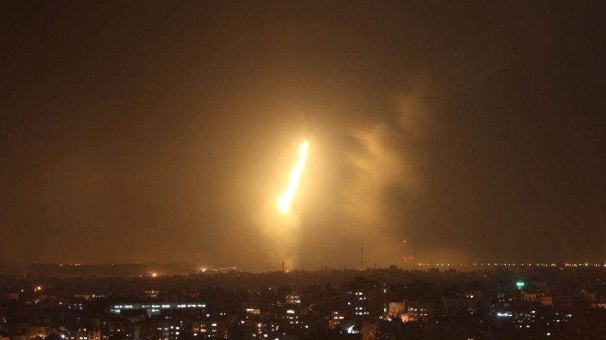 На Украине назвали причину вспышек в небе над Киевом