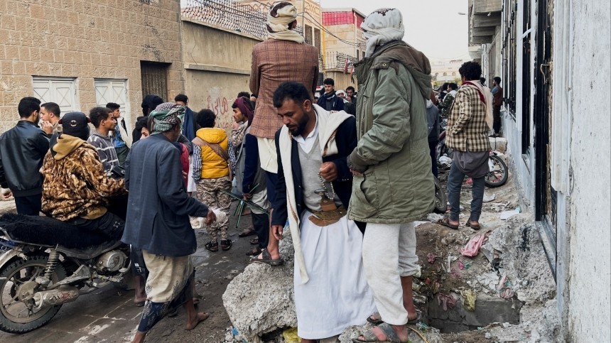 Благими намерениями 80 человек погибли в давке за деньгами в Йемене