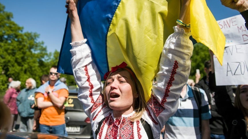Украинских беженцев выселят из отелей Кипра перед летним сезоном